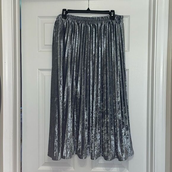 ModCloth Silver Crushed Velvet Pleated Midi Skirt - Picture 1 of 6